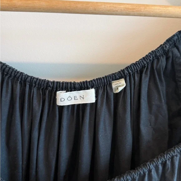 Doen Black Puff-Sleeve Smocked Midi Dress - Picture 2 of 6